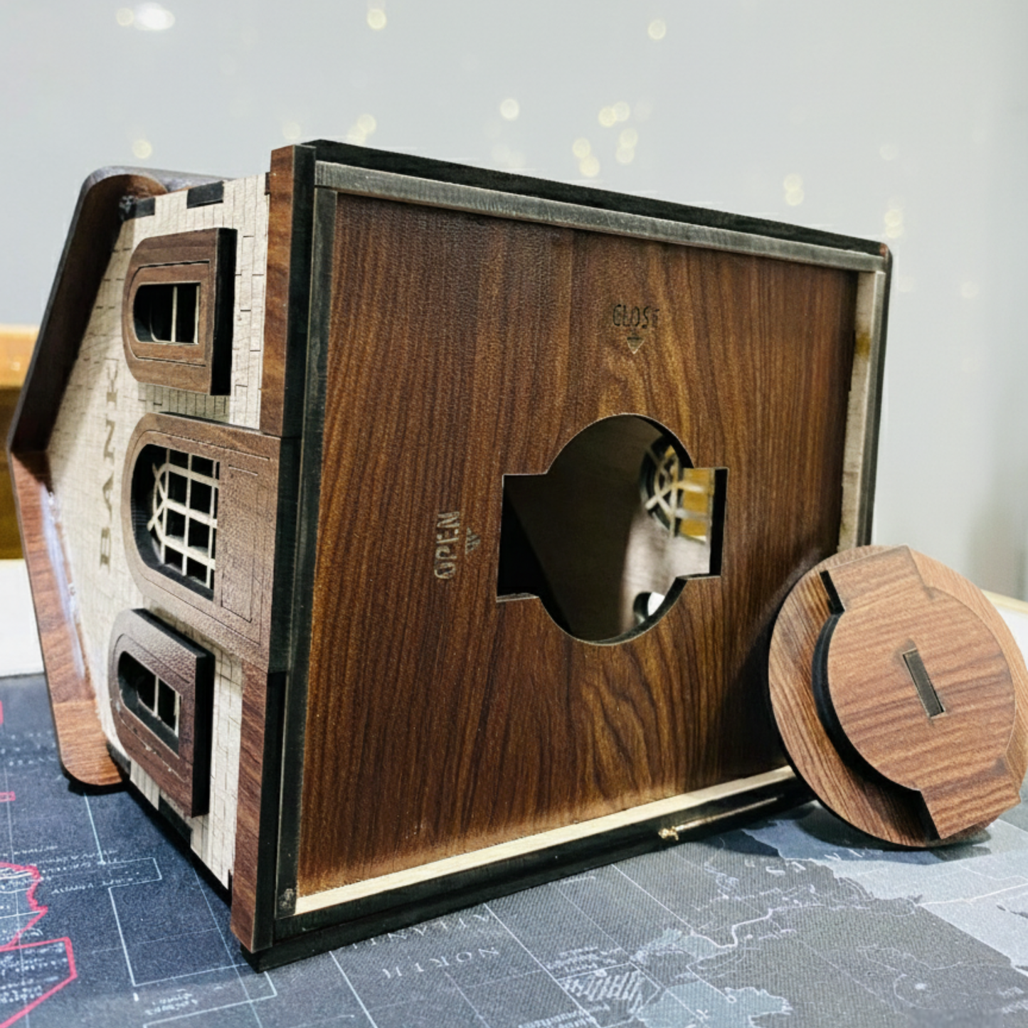 charming vintage style house money box (16x15x13 cm)